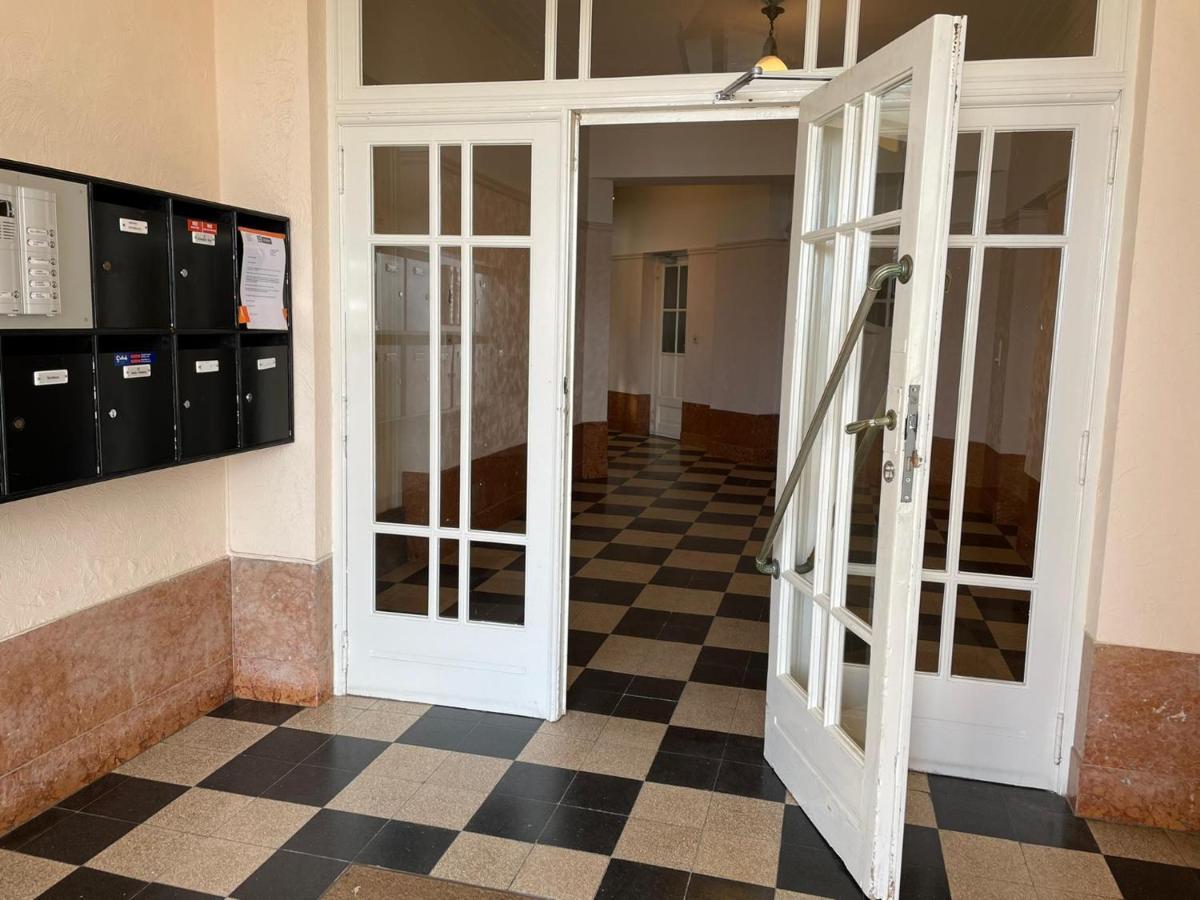 Uniek Appartement Op De Zeedijk Met Parking オステンド エクステリア 写真
